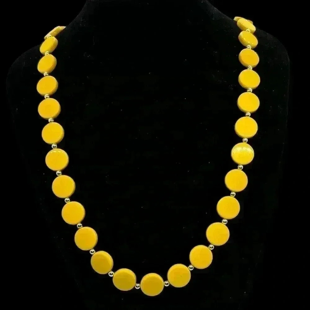 ♦️Fun bright yellow flat beaded necklace.